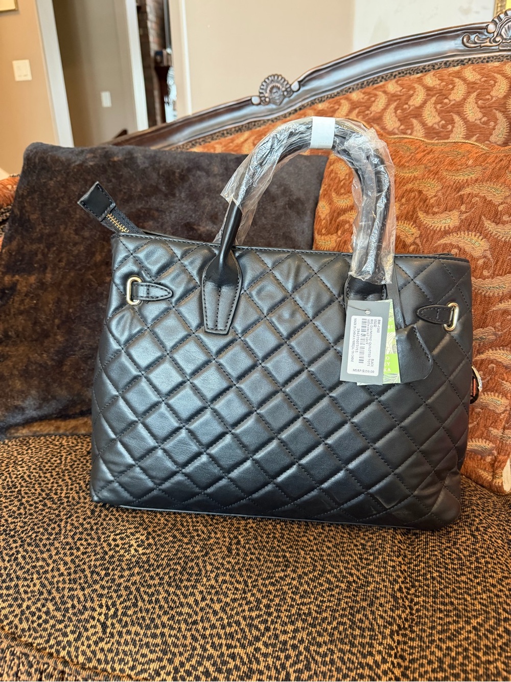 NWT Badgley Mischka a lack Quilted Tote with Gold Tone Hardware and Lock & Key - Picture 7 of 13
